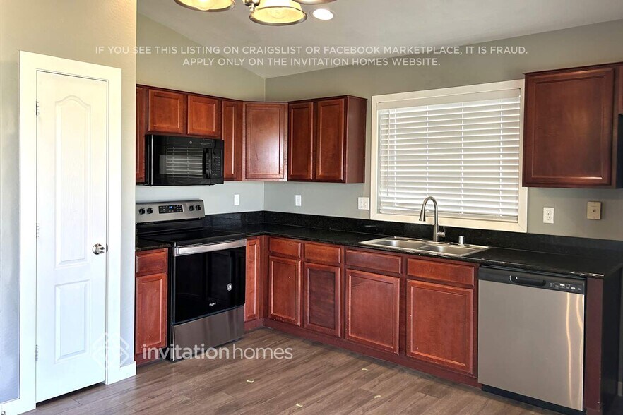 Building Photo - 23763 N Desert Dr