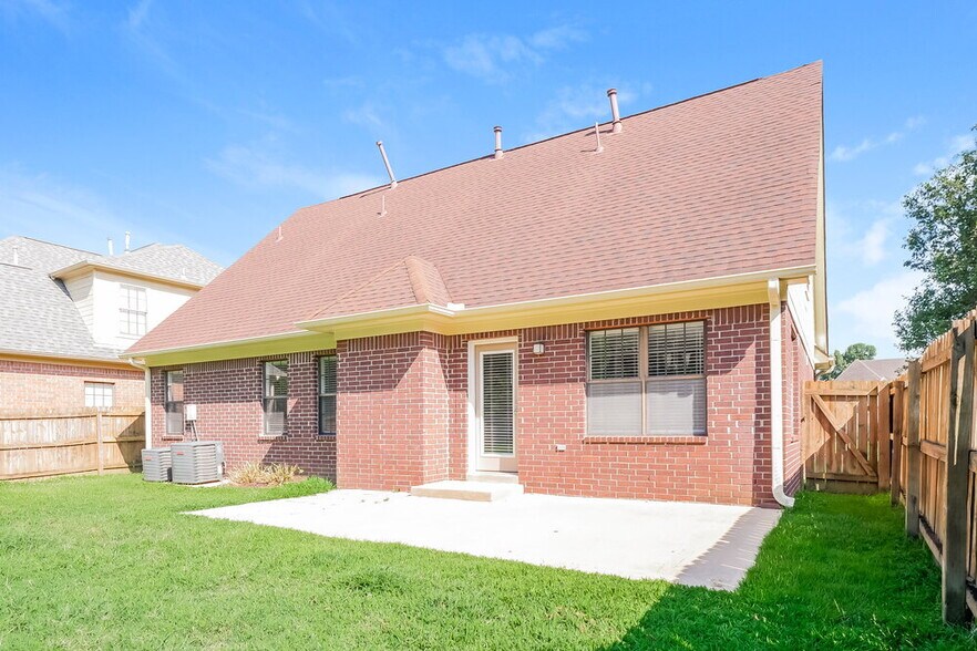 Building Photo - 7896 Jills Creek Dr
