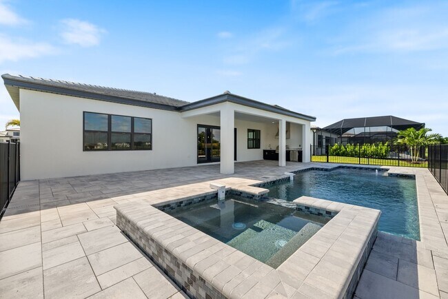 Building Photo - Brand New spacious 4bd/3.5bth Sarasota Hom...