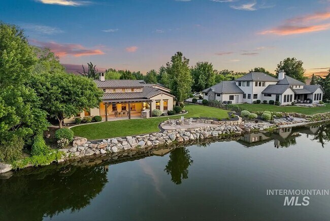 Building Photo - Stunning 4 Bedroom Home in The Shores | Luxury Meets Every Day Comfort