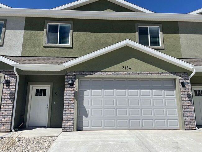 Building Photo - Cedar Reserve!