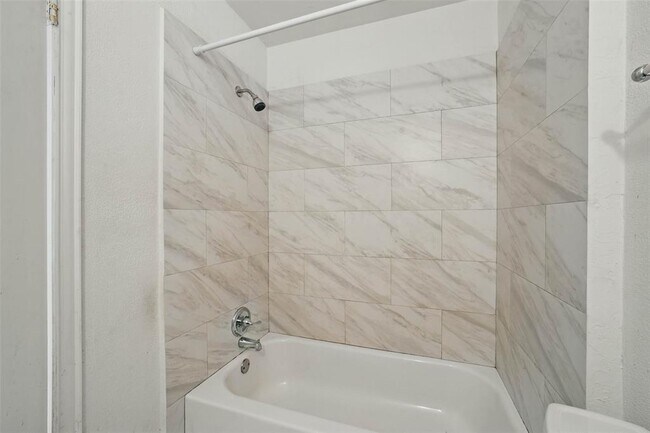 Building Photo - 9030 Bassoon Dr