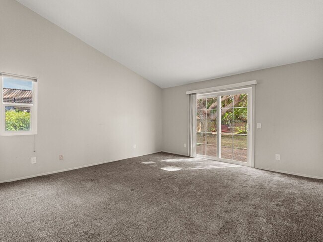 Building Photo - 5911 Rio Valle Dr