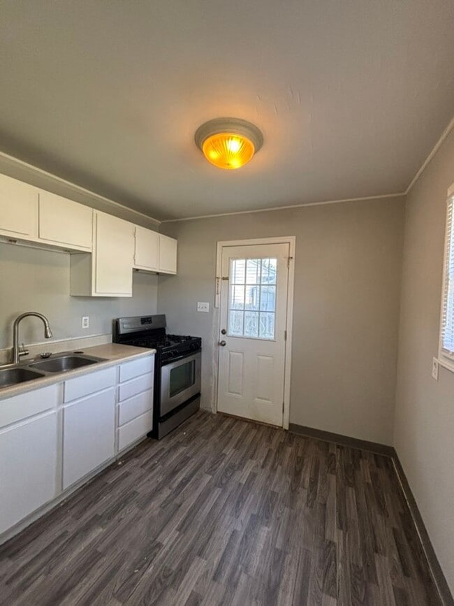 Building Photo - 3 BR 1.5 BA split-level with attached 1 ca...