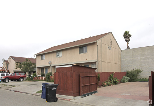 Building Photo - Pajaro Place