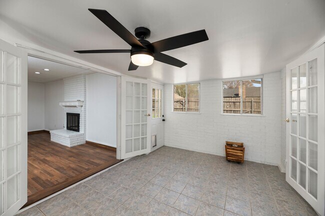 Building Photo - AVAILABLE NOW! BEAUTIFUL 3 BEDROOM HOME LO...