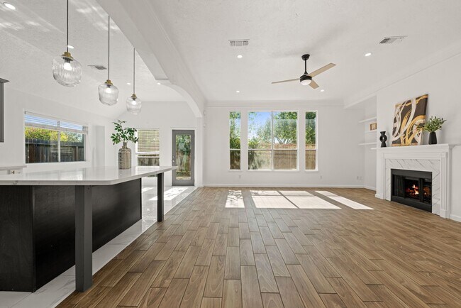 Building Photo - 3538 Lakeaires Ln