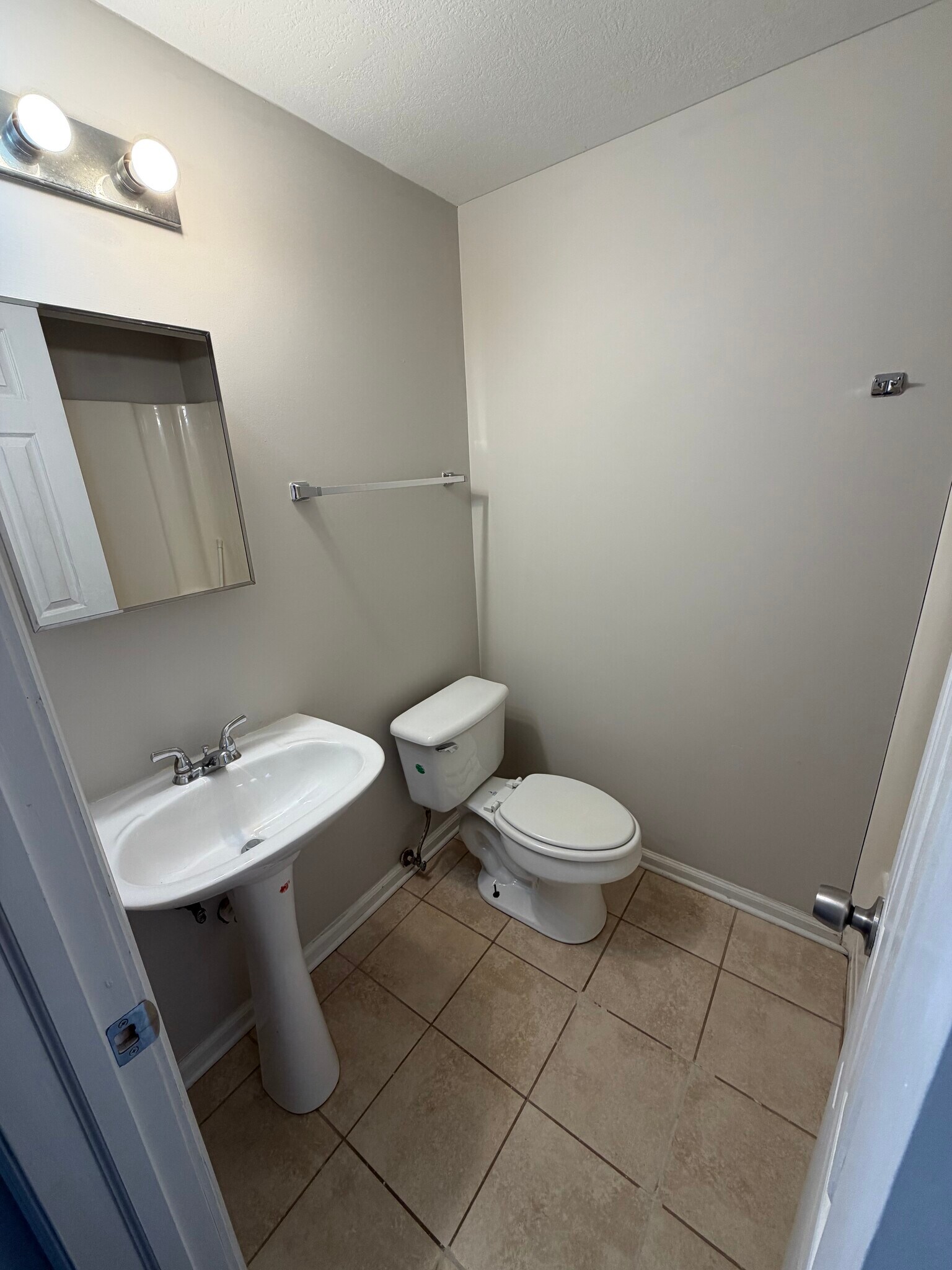 Bathroom - 618 Maplewood Ave