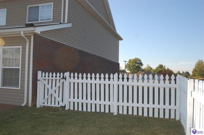 Building Photo - 118 Darby Woods Ct