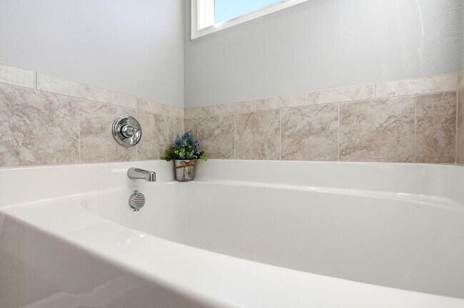 Building Photo - This beautiful - like new, energy efficient home in Grayson Park!