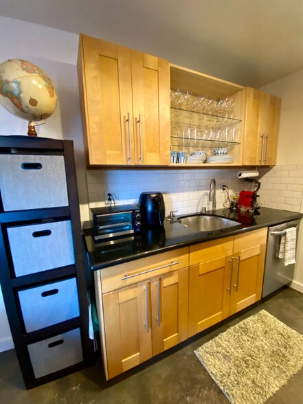 Building Photo - 970 Palm Ave