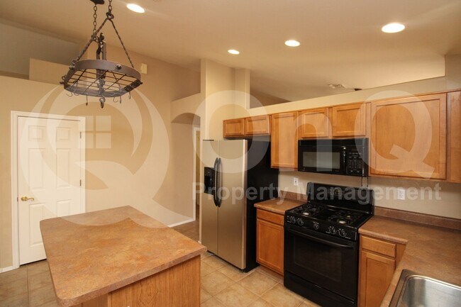 Building Photo - 579 W Tara Danette Dr