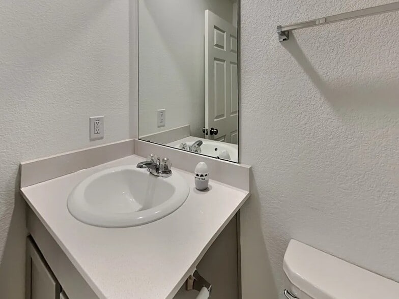 Building Photo - 24123 Mustang Run Dr