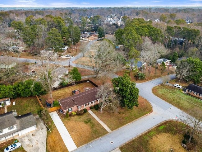 Building Photo - 161 Deerwood Cir