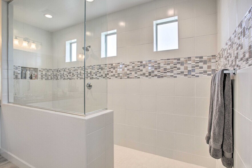 Building Photo - 16456 W Monterey Way