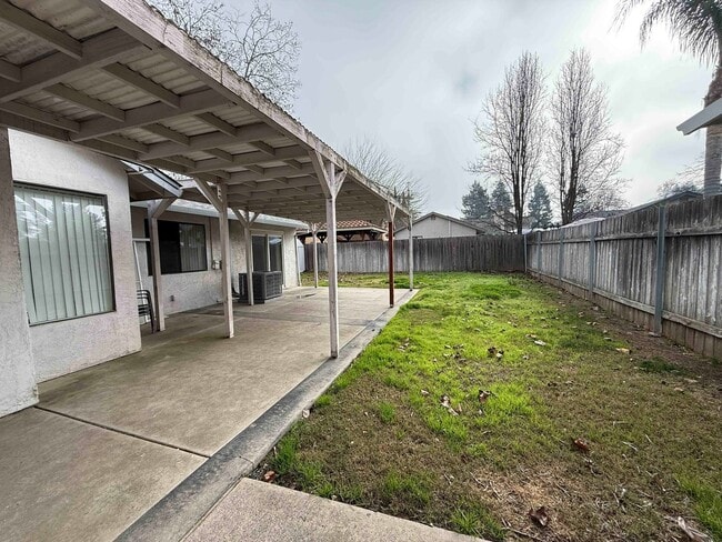 Building Photo - Great Natomas 3 Bedroom on Large Court