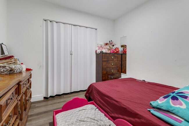 Building Photo - Sabal Ln