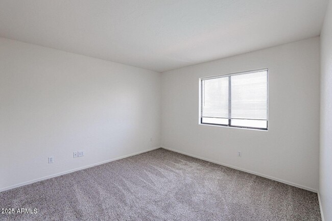 Building Photo - 1815 E Dava Dr