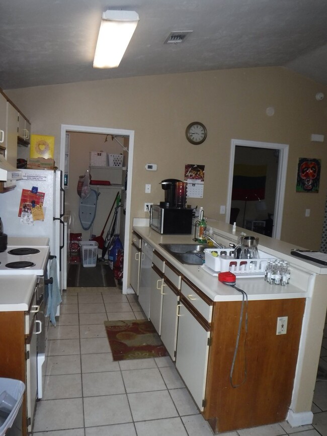 Building Photo - 2 BR / 2 BA Single Family Home in Renegade...