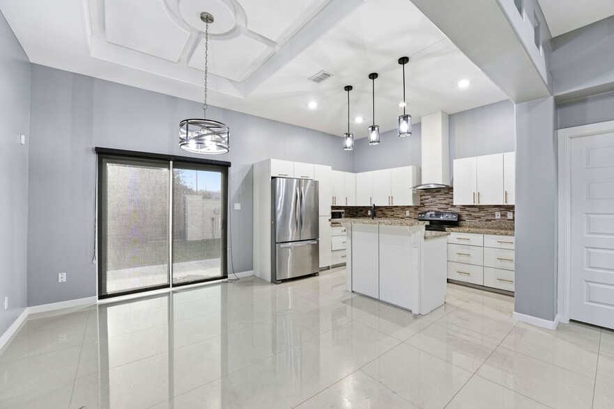 Building Photo - 4000 S Las Nubes St