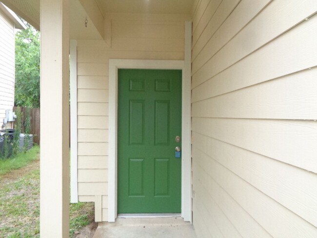 Building Photo - Beautiful 3BR Townhome in Villas of Oakwood Glen – Klein ISD