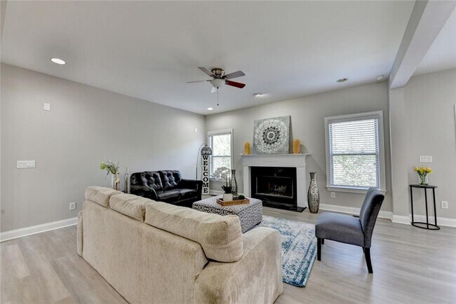 Building Photo - 4805 Shelbourne Dr