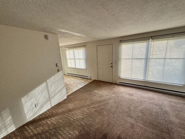 Building Photo - Charming 3-Bedroom SE Portland Home – Fully Fenced Yard - Video attached