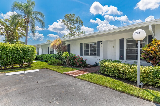 Primary Photo - 5242 Privet Pl