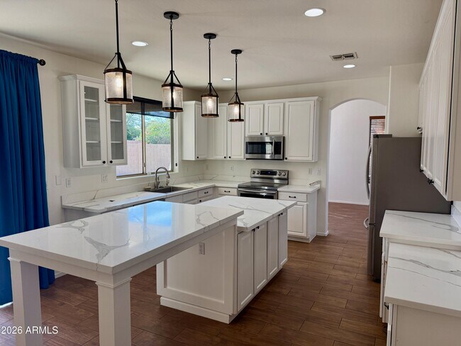 Building Photo - 2431 W Carter Rd