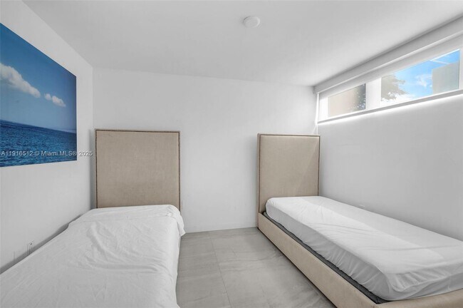 Building Photo - 9501 Collins Ave