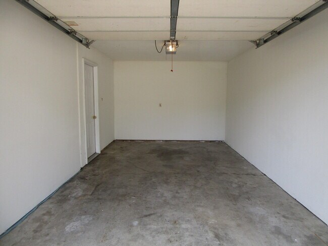 Building Photo - 2406 Calder Ct