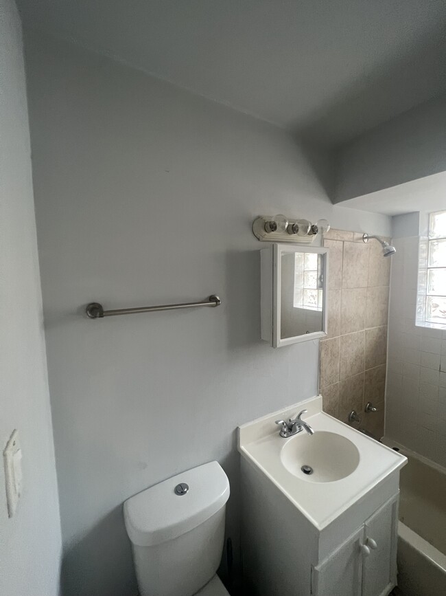 Bathroom - 13946 S State St