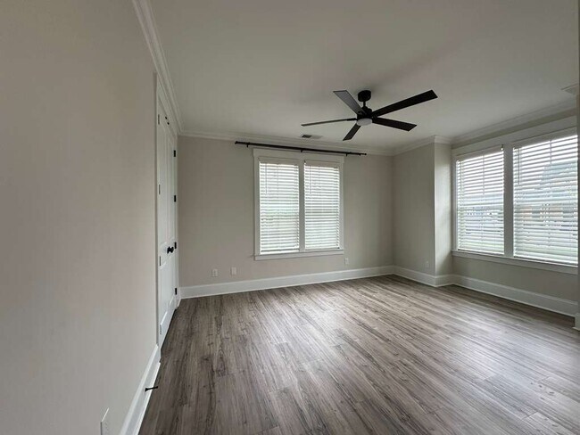 Building Photo - 216 Aquinas Wy