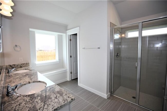 Building Photo - 635 Pheasant Hill Ln