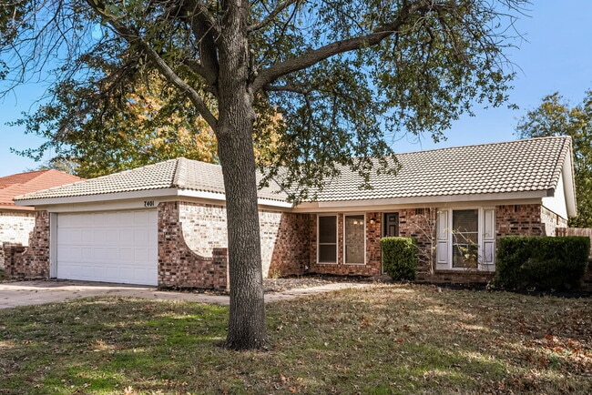 Building Photo - 7401 Meadow Creek Dr