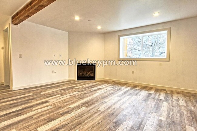 Building Photo - NEW Daylight Basement Apartment...2 Bed, 1...