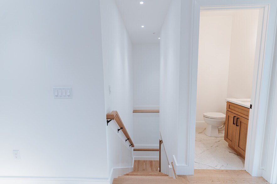 Building Photo - 5 Thurston St