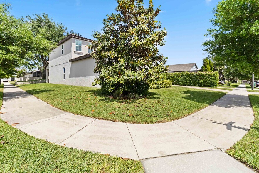 corner property - 16753 Gullfloss Ter