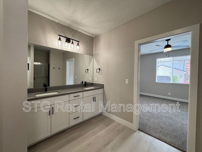 Building Photo - 840 Twin Lakes Dr