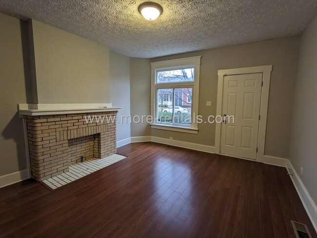 Building Photo - 404-406-406 E Deshler Ave
