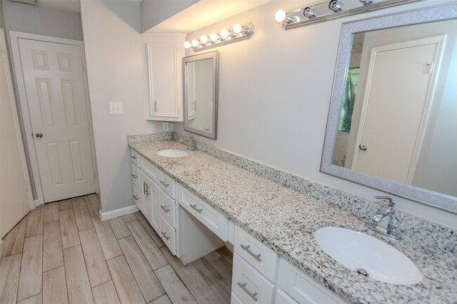 Building Photo - 7838 Duffield Ln