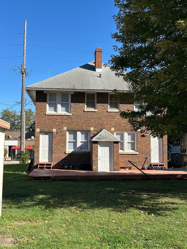 Building Photo - 325 N 7th St