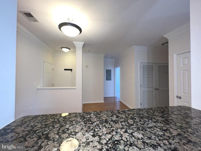 Building Photo - 4852 Eisenhower Ave