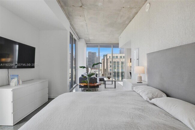 Building Photo - 151 SE 1st St