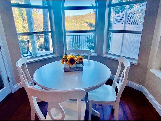 Building Photo - Lake Front Furnished Home, 3 bed, 4 bath i...