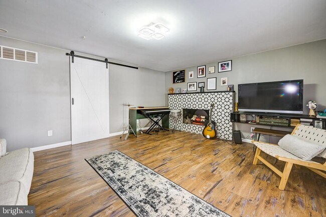 Building Photo - 325 Juniper Dr
