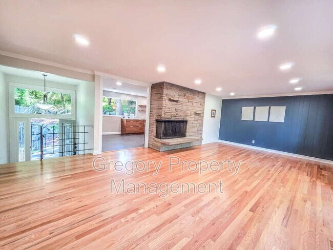 Building Photo - 15506 Juanita Dr NE