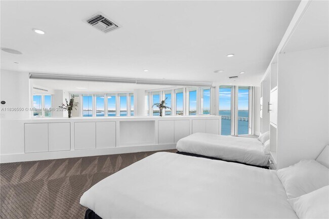 Building Photo - 1643 Brickell Ave