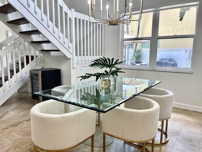 Building Photo - 3567 Commodore Cir