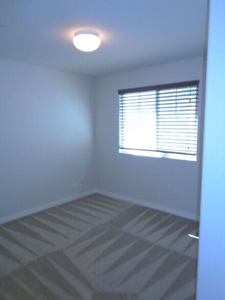 Building Photo - 200 Candela Cir